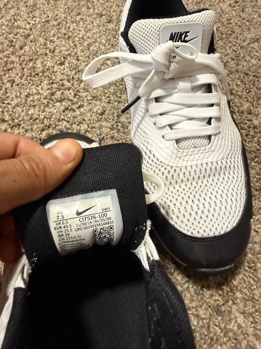 Nike Men’s White and Black Air Max Sneakers - Picture 8 of 8